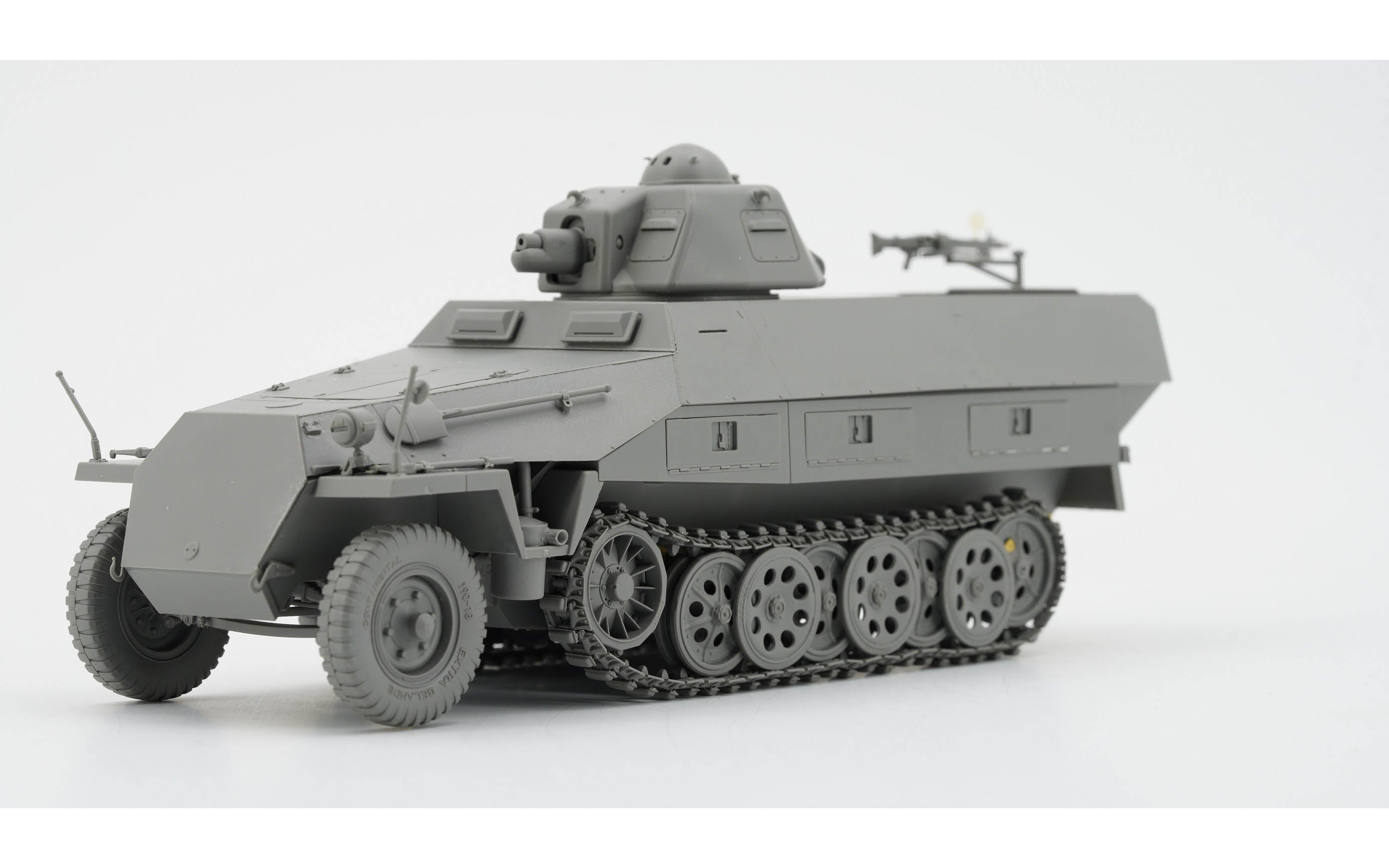Border Model 1:35 Sd.Kfz. 251 Ausf. D with R35 turret assembled model showing exterior details