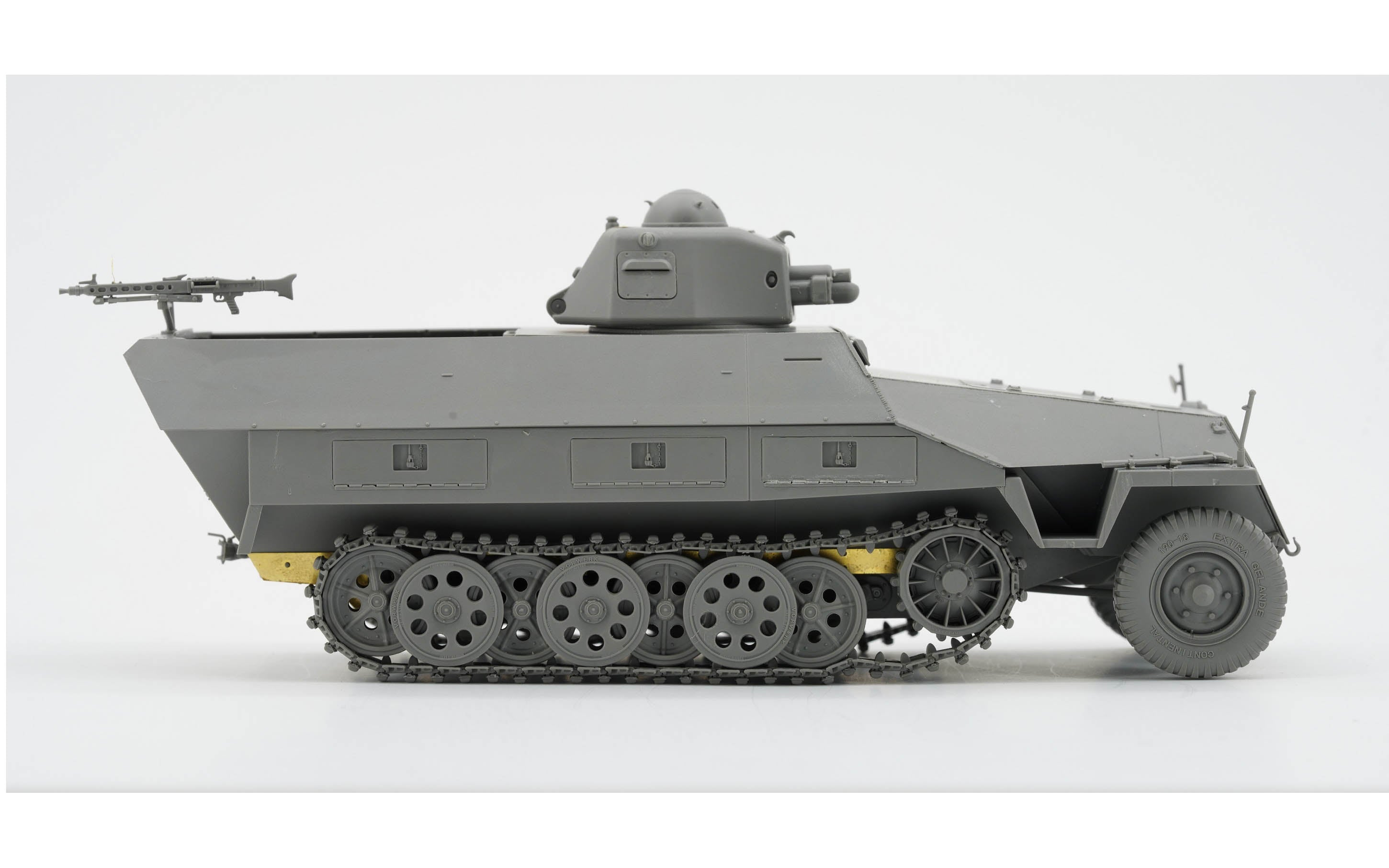Border Model Sd.Kfz. 251 Ausf. D with R35 turret 1:35 completed model