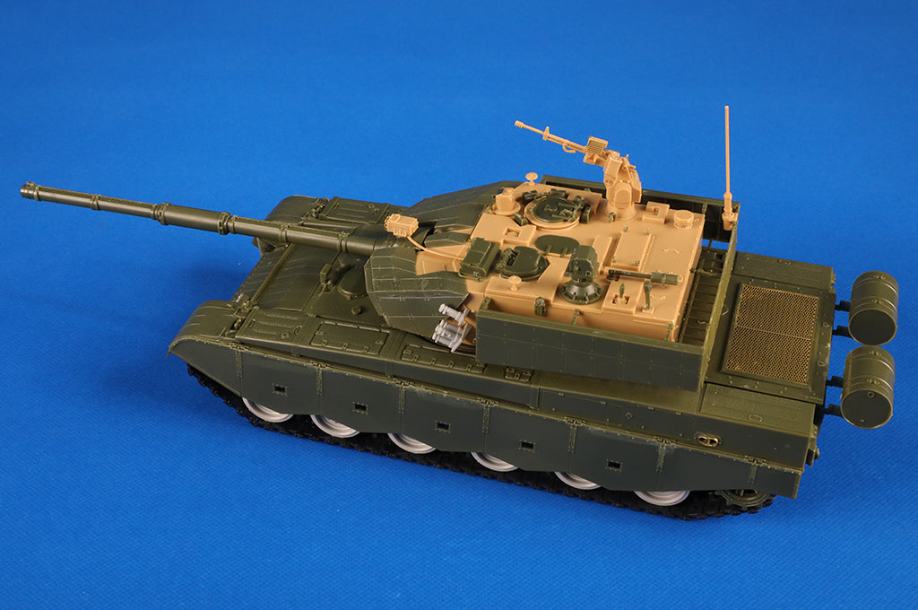 HobbyBoss 1/35 PLA ZTZ-99B MBT 84589 completed model front view.