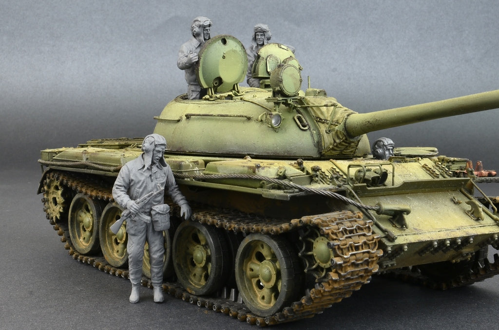 MiniArt 1:35 Soviet Tank Crew 1960–70s figures displayed with a T-55 Soviet medium tank