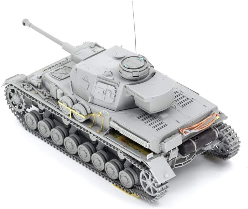 Border Model 1:35 Panzer Pz.Kpfw. IV Ausf. F2 & G (2-in-1) Plastic Model Kit - Battle Born Hobby