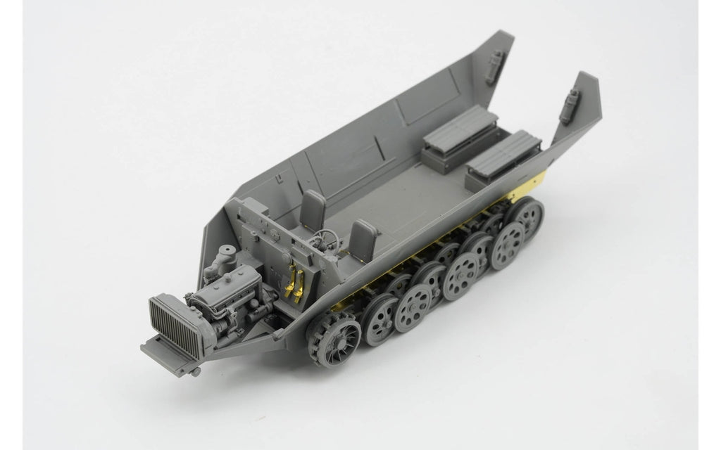 Border Model 1:35 Sd.Kfz. 251 Ausf. D with R35 Turret Plastic Model Kit - Battle Born Hobby