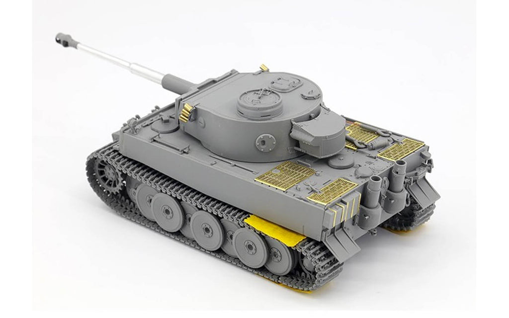 Border Model 1:35 Tiger I Initial Production Leningrad Winter 1942/43 (3-in-1) Plastic Model Kit - Battle Born Hobby