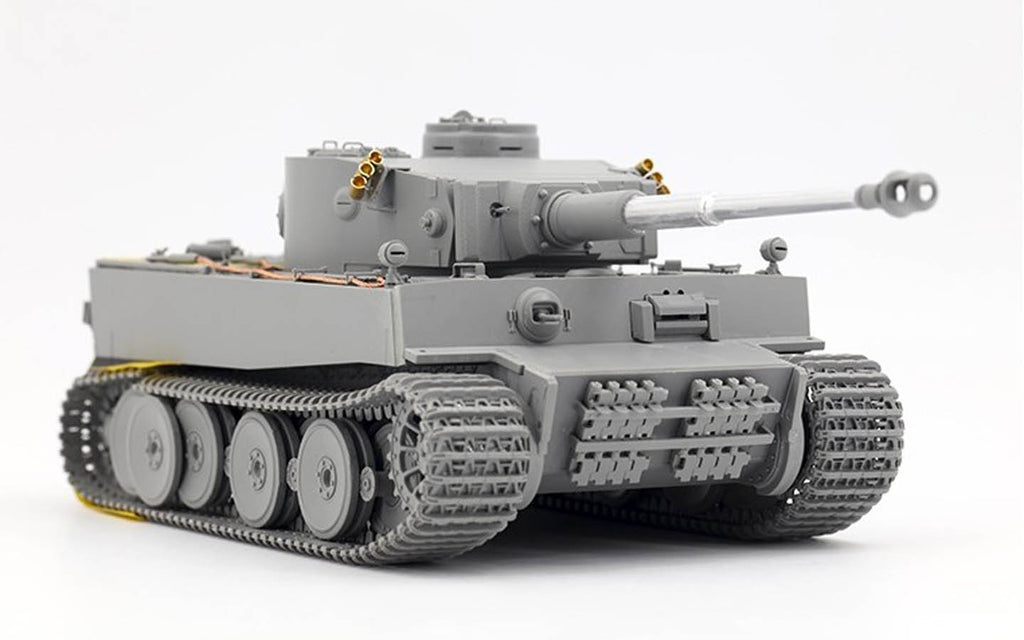 Border Model 1:35 Tiger I Initial Production Leningrad Winter 1942/43 (3-in-1) Plastic Model Kit - Battle Born Hobby