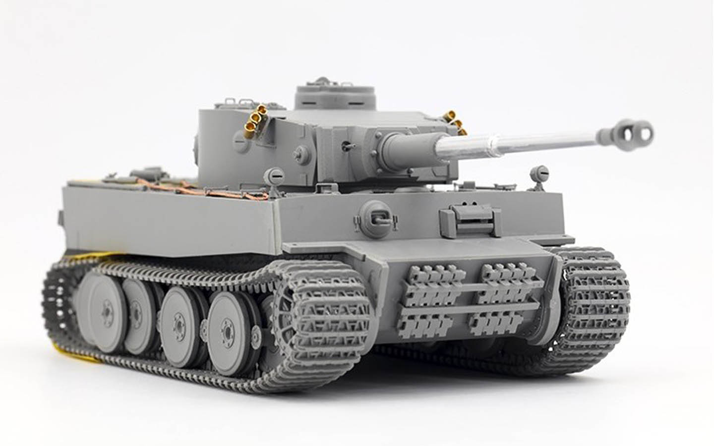 Border Model 1:35 Tiger I Initial Production Leningrad Winter 1942/43 (3-in-1) Plastic Model Kit - Battle Born Hobby