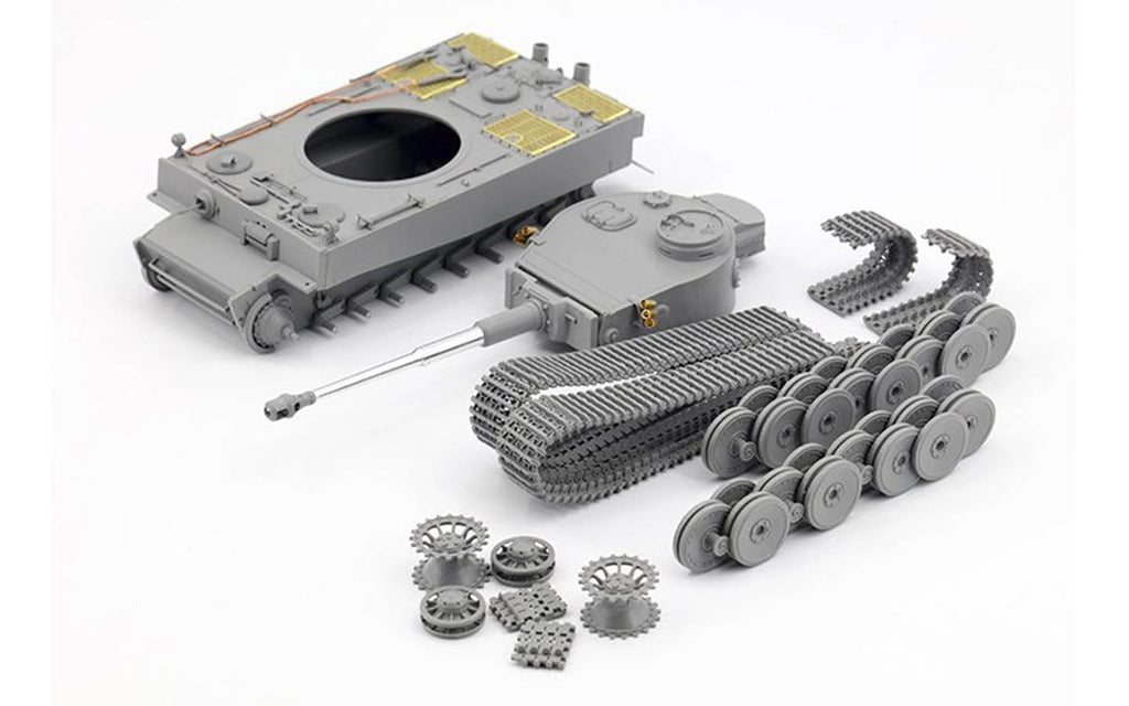 Border Model 1:35 Tiger I Initial Production Leningrad Winter 1942/43 (3-in-1) Plastic Model Kit - Battle Born Hobby