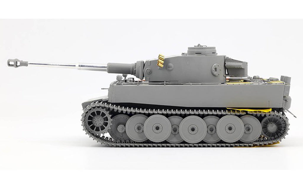 Border Model 1:35 Tiger I Initial Production Leningrad Winter 1942/43 (3-in-1) Plastic Model Kit - Battle Born Hobby