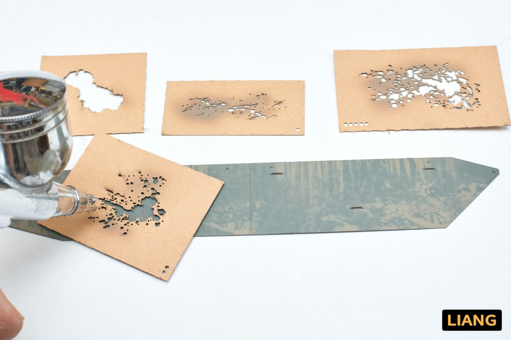 Liang Splashes Mud Effects Airbrush Stencils 0003 demonstrating mud weathering effects on scale model armor