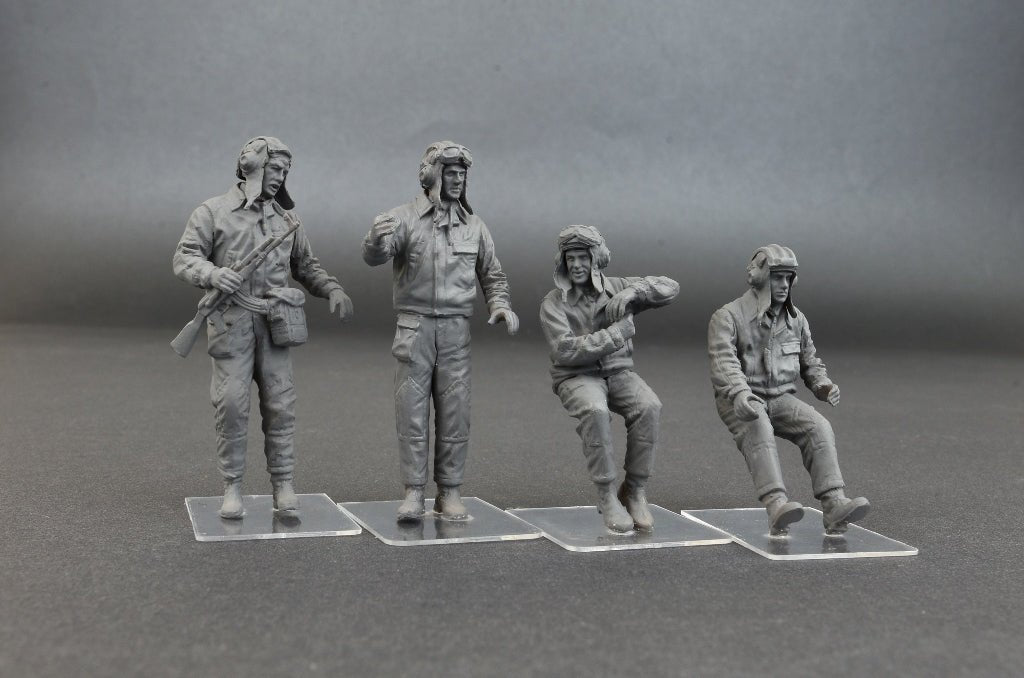 MiniArt 1:35 Soviet Tank Crew 1960–70s Figure Set Plastic Model Kit - Battle Born Hobby