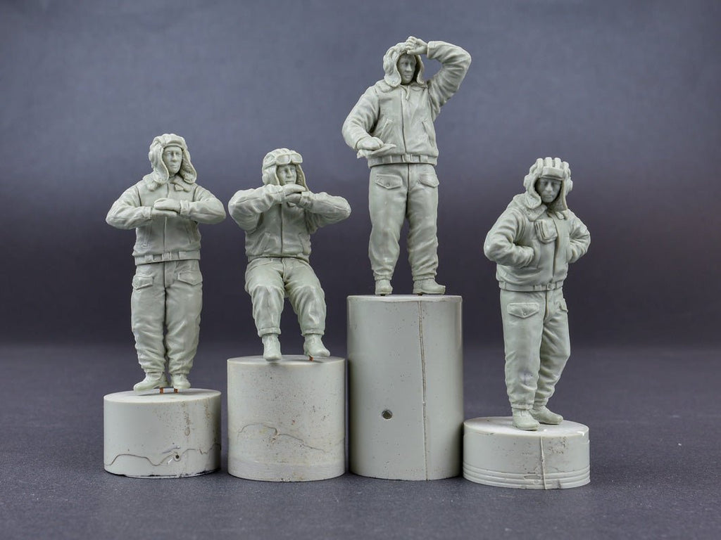 MiniArt 1:35 Soviet Tank Crew 1970–1980s Winter Uniform Figure Set - Battle Born Hobby