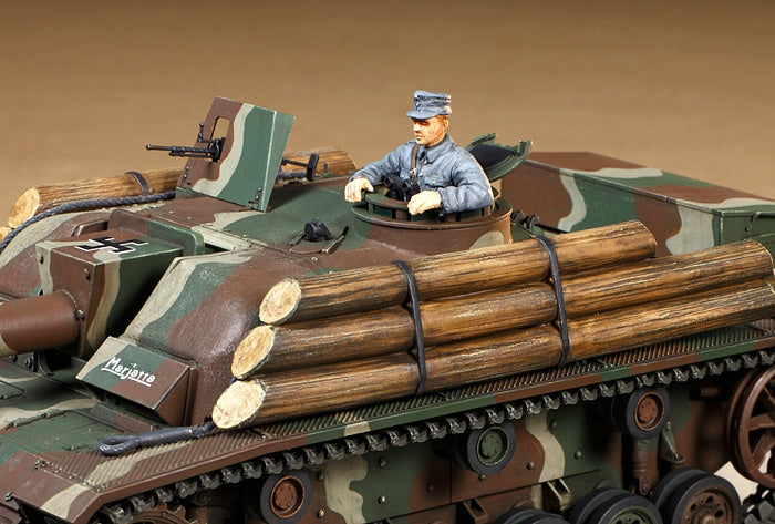 Close-up of the Tamiya 1/35 Finnish StuG III Ausf. G showing log stowage, DT machine gun and commander torso figure